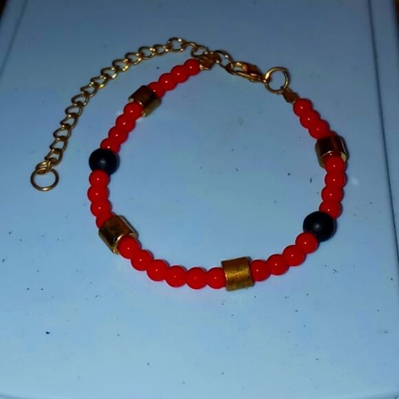 Unique stretchy beaded bracelet - Picture 3 of 5